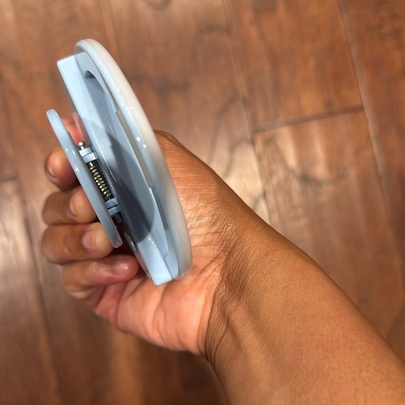 Blue Camo Selfie Light Clip - Micro USB plug needed to operate! - Picture 2 of 6